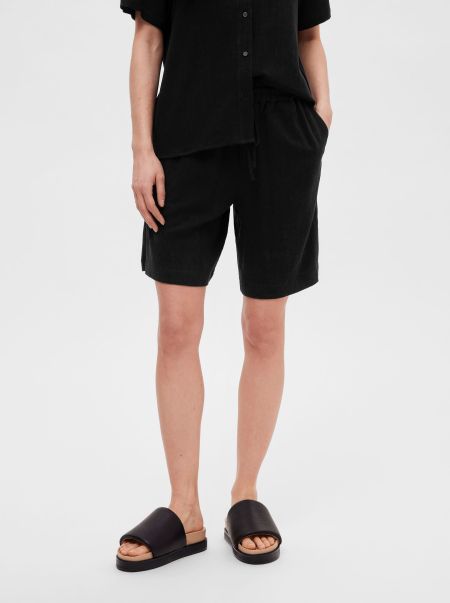 Femme Jupes & Shorts Black Mid-Waist Short Selected